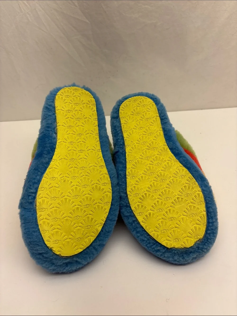 UGG Kids Rainbow Faux-Fur Slide Slippers, SZ 1 for little girl, box 73